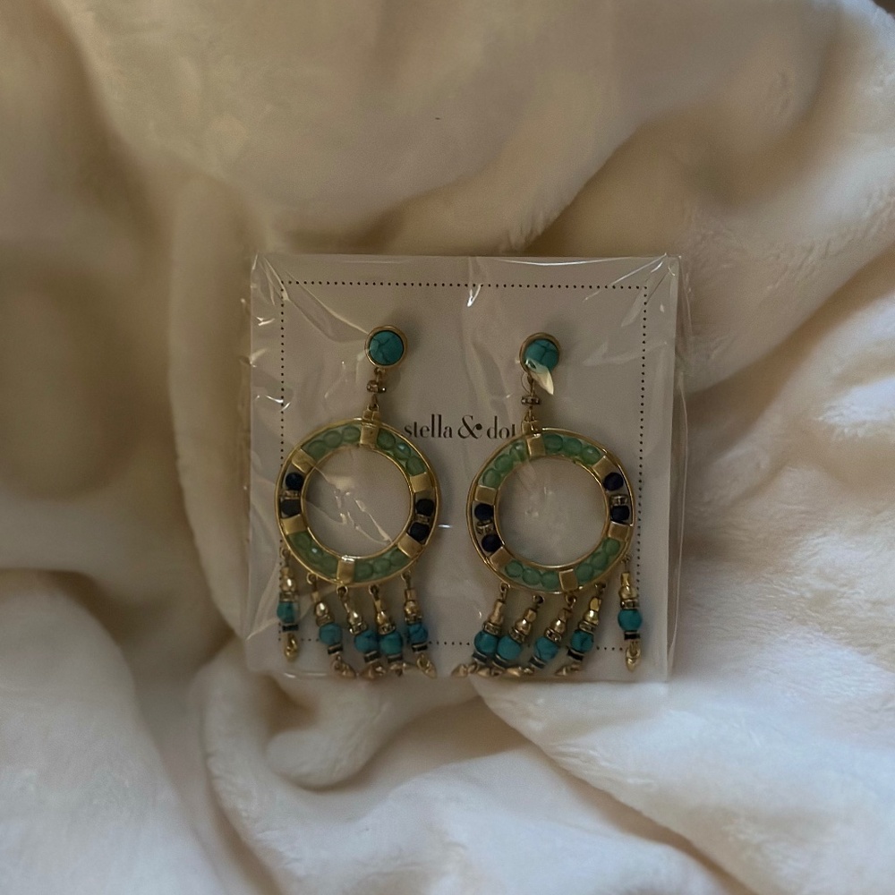 Aqua stone round dangling earring